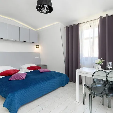 Charming In With Parking By Renters Appartement *
