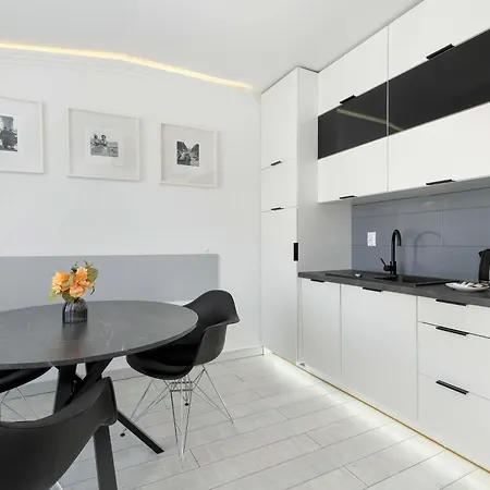 Charming In With Parking By Renters Sopot