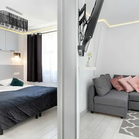 Charming In With Parking By Renters Appartement *