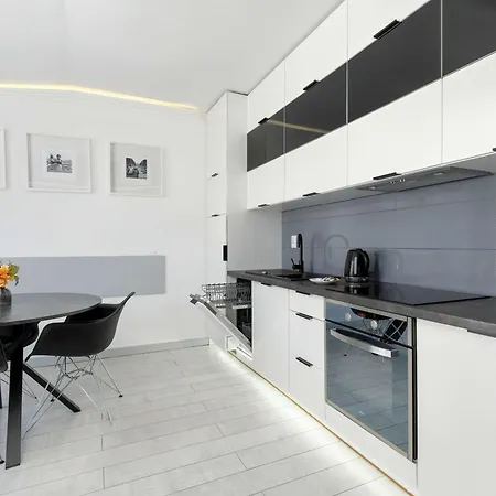 Charming In With Parking By Renters Sopot